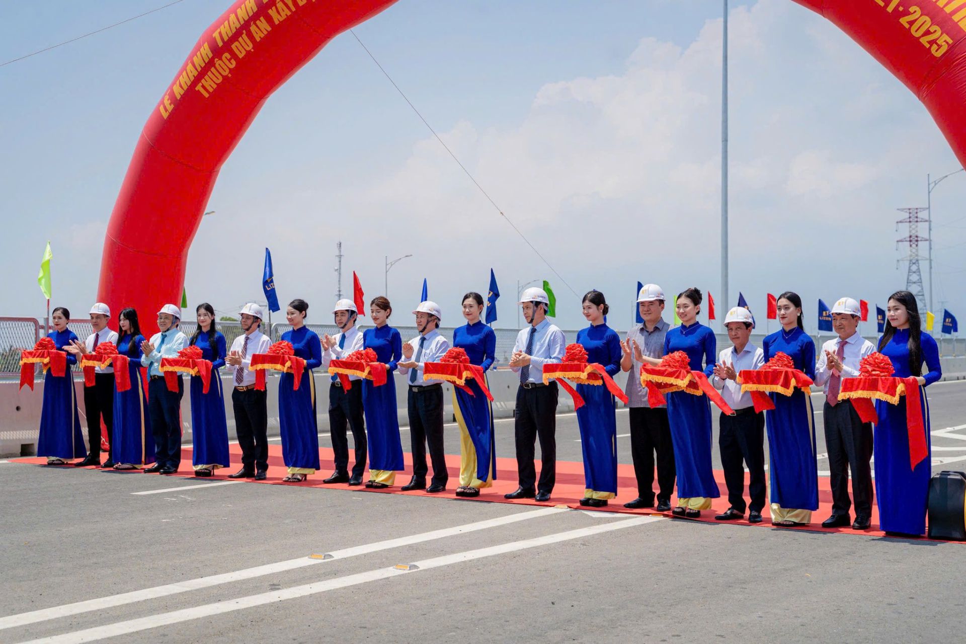 Nhà thầu nào thi công cao tốc Vân Phong - Nha Trang vượt tiến độ 8 tháng?